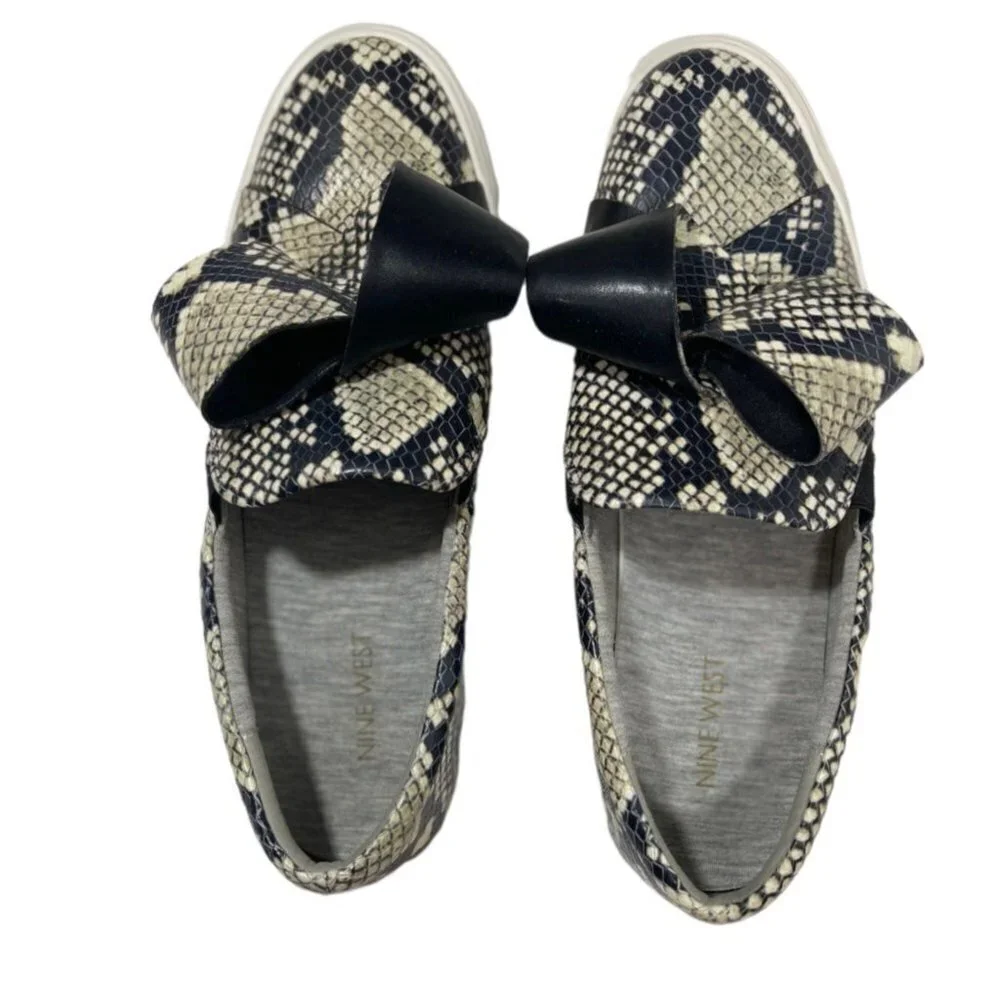 NINE WEST Women's Leather Faux Snakeskin Slip Ons Size 8.5 Med Sneakers Bows EUC